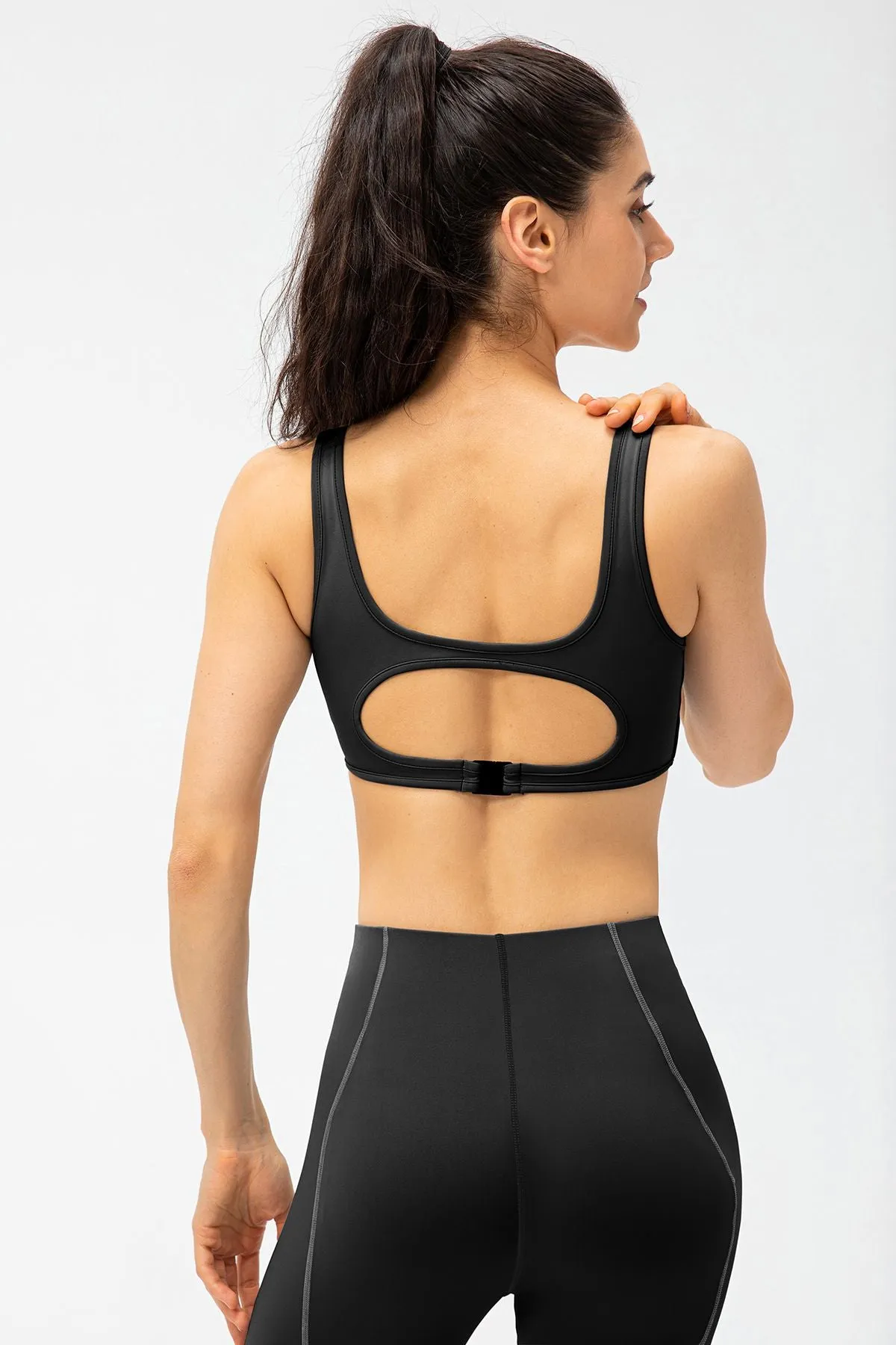 Contrast Trim Back Cutout Sports Bras Light Support